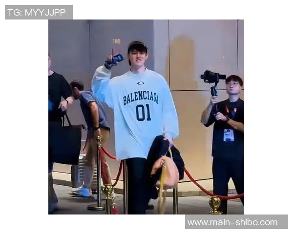 篮网队抵达澳门备战中国赛名宿卡特亲临助阵展现风采