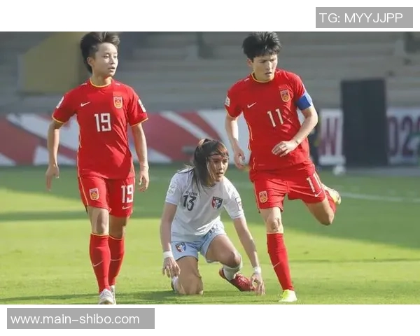 中国女足半场落后苏格兰三球张琳艳破门朱钰遭遇两次吊射失误